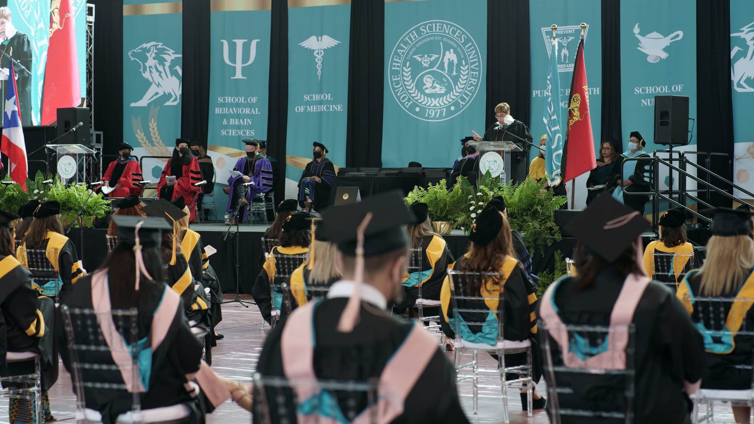 299 nuevos profesionales de la salud completan grados  en Ponce Health Sciences University  88 se graduaron en medicina